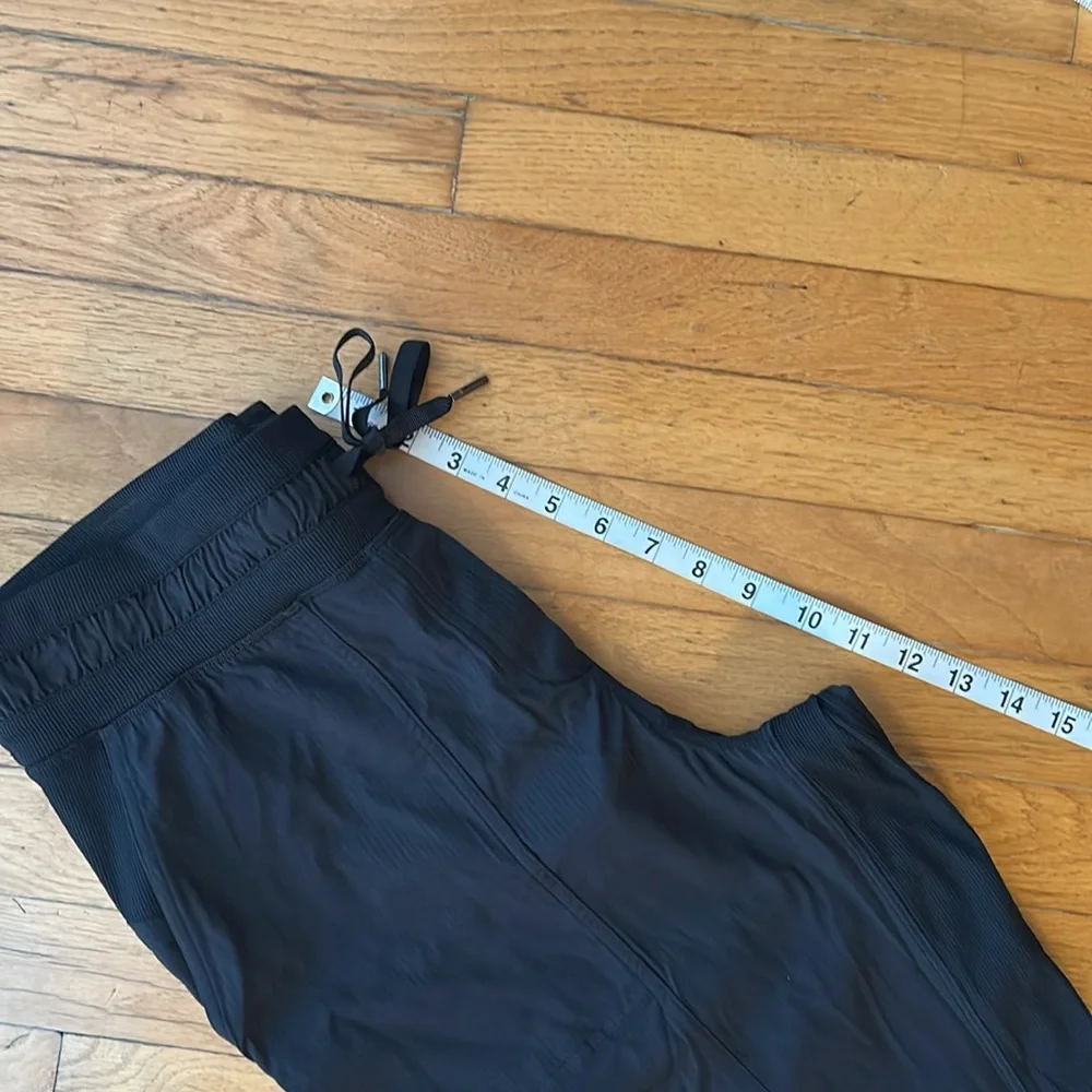 Lululemon Dance Studio MR Crop